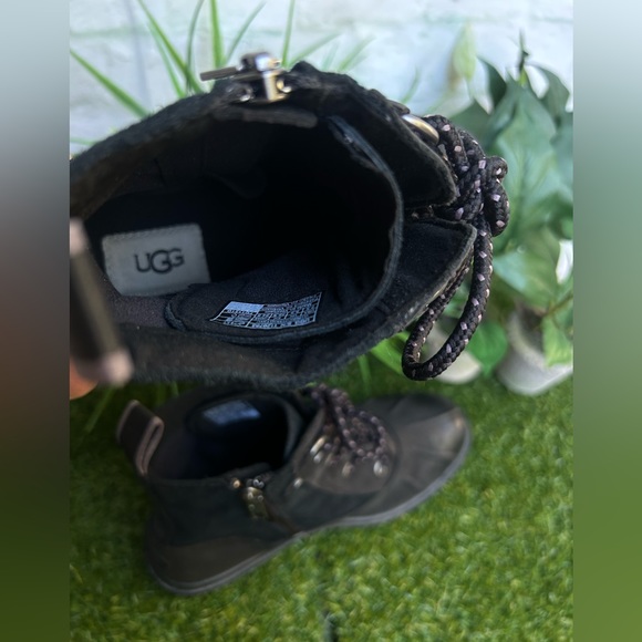 UGG Hapsburg Duck WINTER BLACK BOOTS WOMENS  SIZE 7.5 gently used - Picture 15 of 16